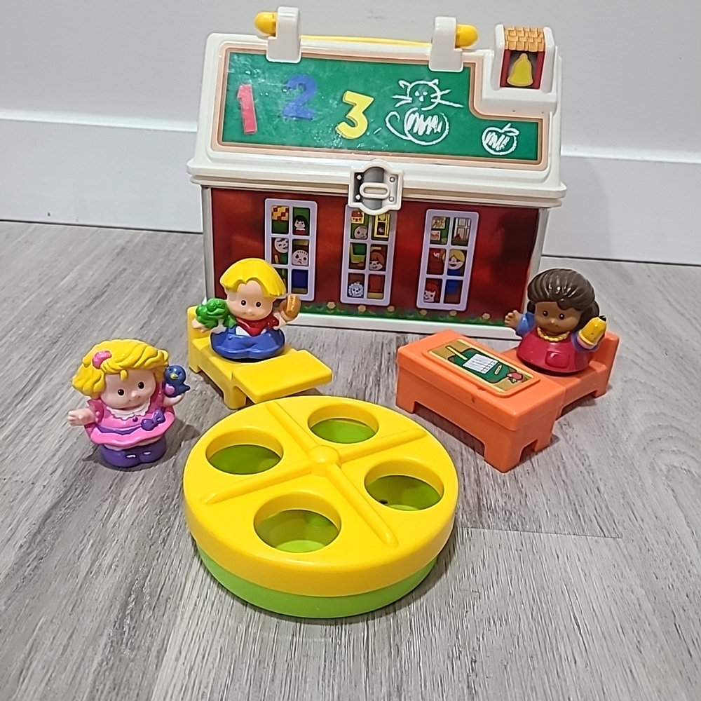 Fisher Price Little People Play n' Go School House Lunch Box w/ Kids & Teacher